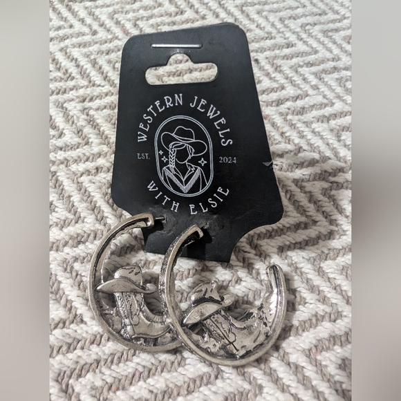 🎀$5 Western Charm Silver Boot Earrings - Picture 8 of 8